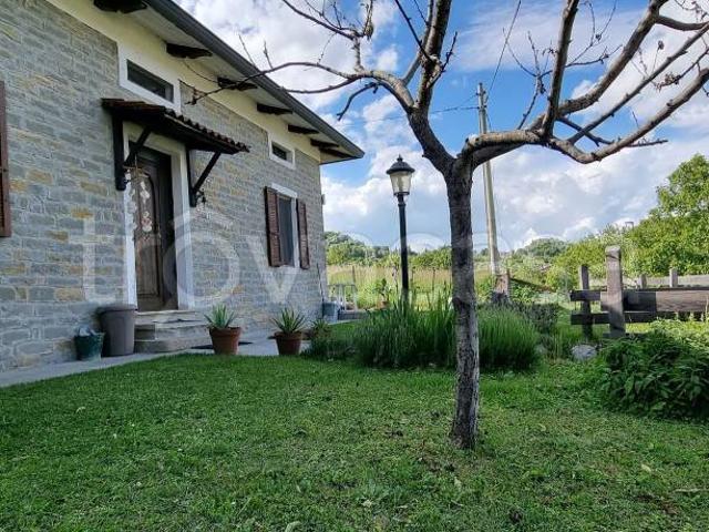 Vendesi casa indipendente a Scurano, Neviano degli Arduini