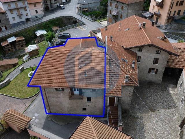 Vendesi casa indipendente a Sellero