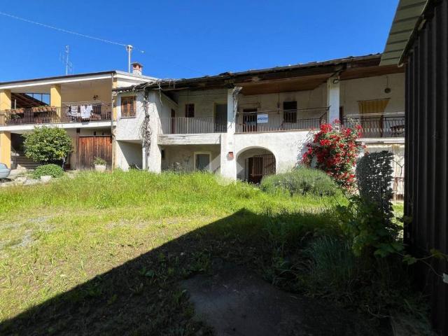 Vendesi casa indipendente a Serro, Sanfront