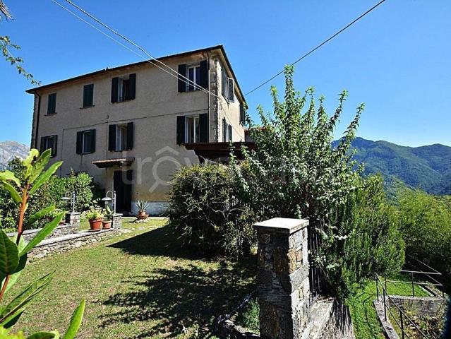 Vendesi casa indipendente a Stazzema via Guglielmo Marconi, 10