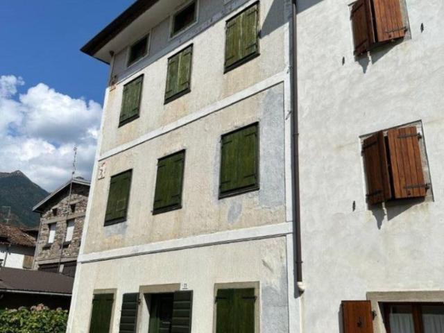 Vendesi casa indipendente a Paluzza via Guglielmo Marconi, 21