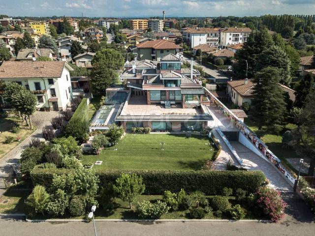 Vendesi casa indipendente a Pantigliate via c. Armellini