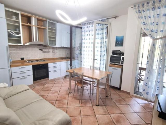 Vendesi casa indipendente a Parma via Ottavio Pattacini, 1
