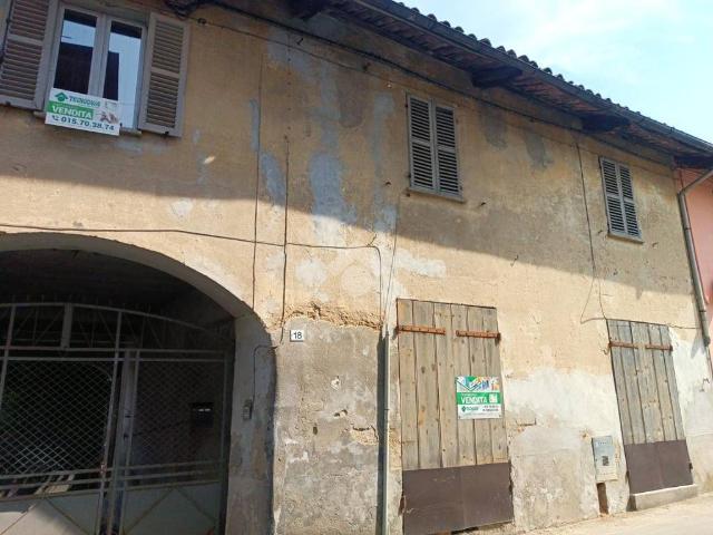 Vendesi casa indipendente a Pettinengo via g.B. Maggia, 18