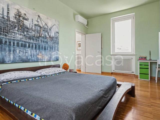Vendesi villa singola a Piacenza, Zona 2000