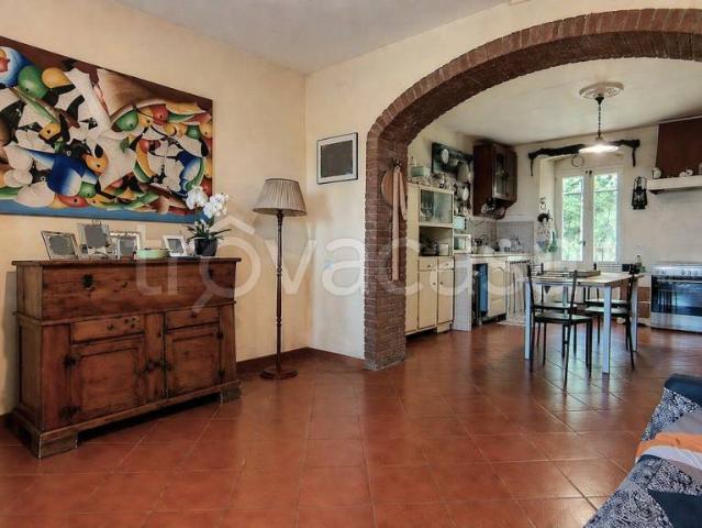 Vendesi casa indipendente a Pistoia via di Pitornecca, Saturnana Le Grazie