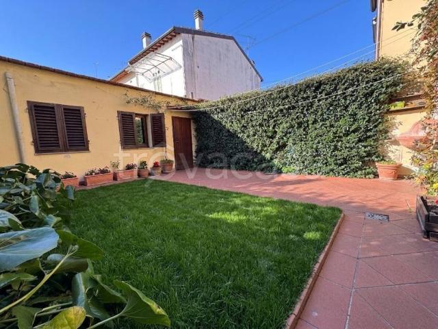 Vendesi casa indipendente a Prato via Roma, 128, Soccorso