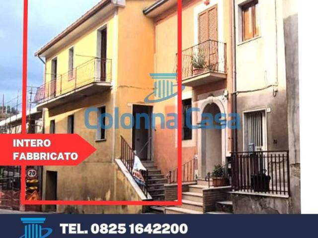 Vendesi casa indipendente a Prata di Principato Ultra via Petrillo Cosimo