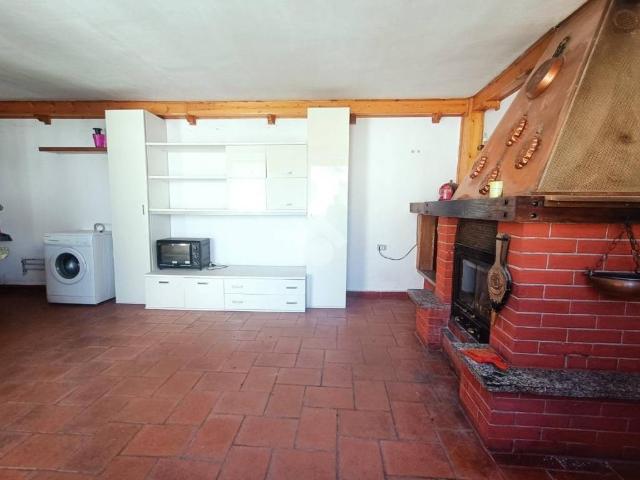 Vendesi casa indipendente a Rovello Inferiore, Mongiardino Ligure
