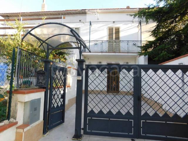 Vendesi casa indipendente a Roccamontepiano via Corsi, 6