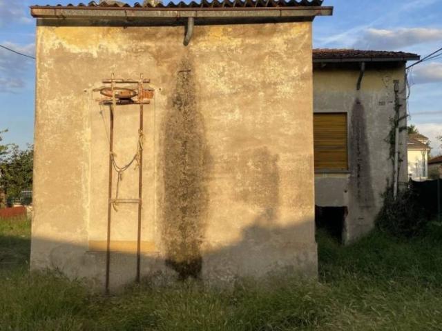 Vendesi casa indipendente a Rodigo via francesca, 86