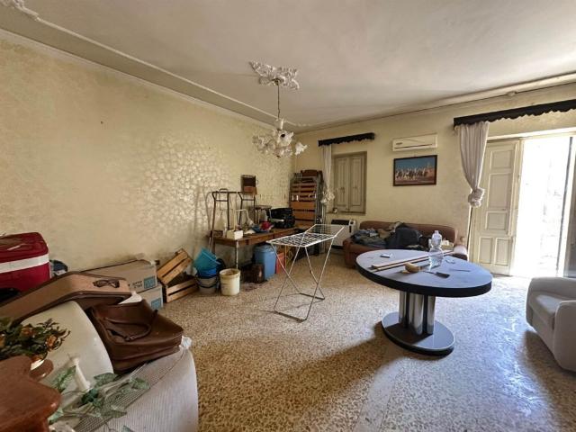 Vendesi casa indipendente a Ribera via ferrara 33