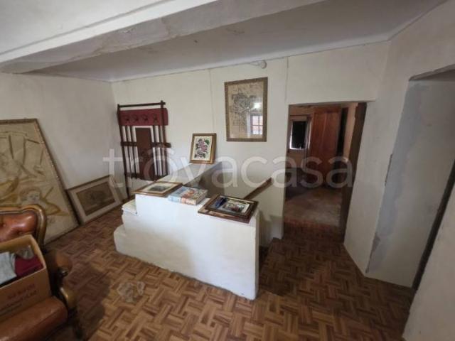 Vendesi casa indipendente a Tonco via Milani, 11