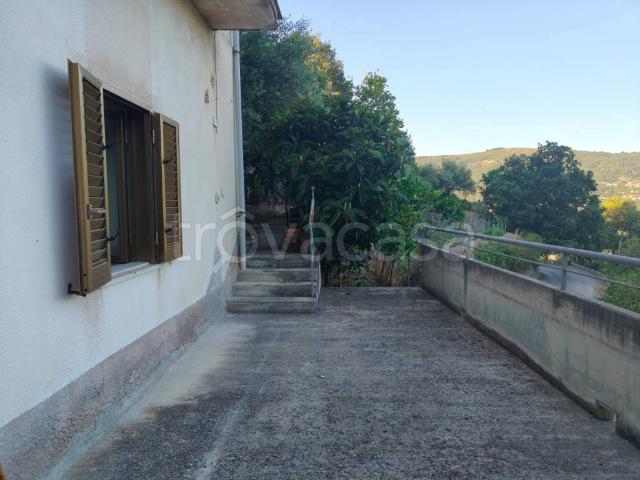 Vendesi casa indipendente a Tortorici