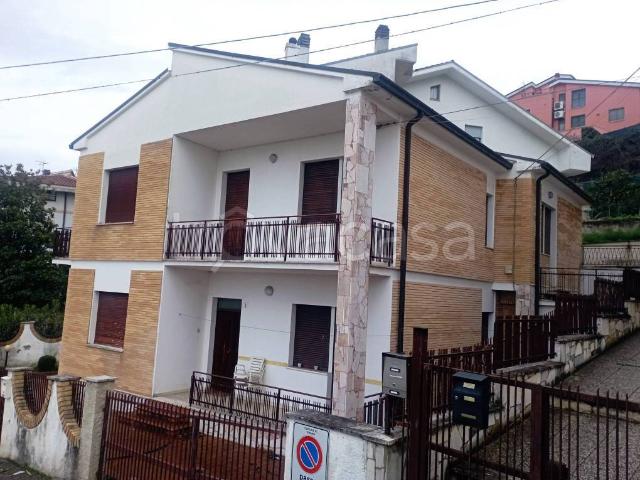 Vendesi casa indipendente a Teramo via Salvatore Rubini