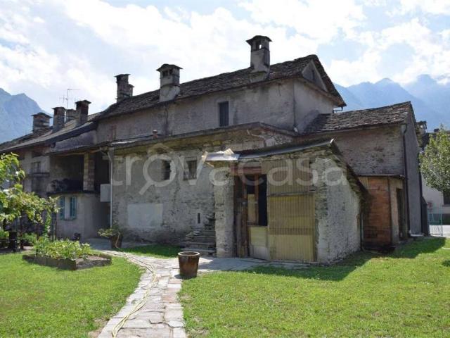 Vendesi casa indipendente a Vogogna via Nazionale, 20