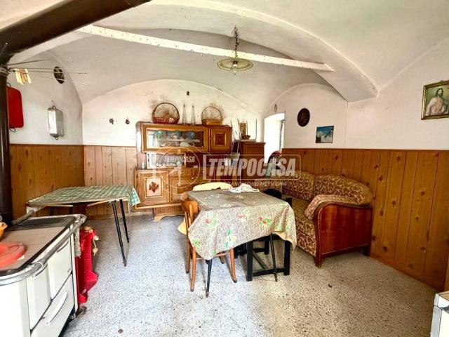 Vendesi casa indipendente a Valgioie