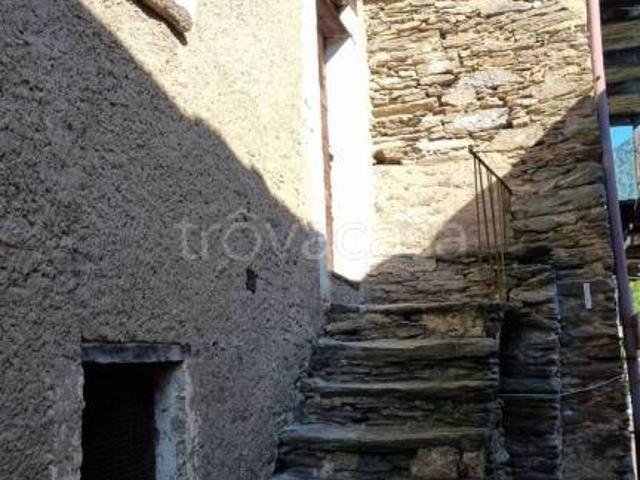 Vendesi casa indipendente a Valvarrone via Sant'antonio, 2