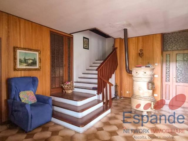 Vendesi casa indipendente a Verzuno, Camugnano