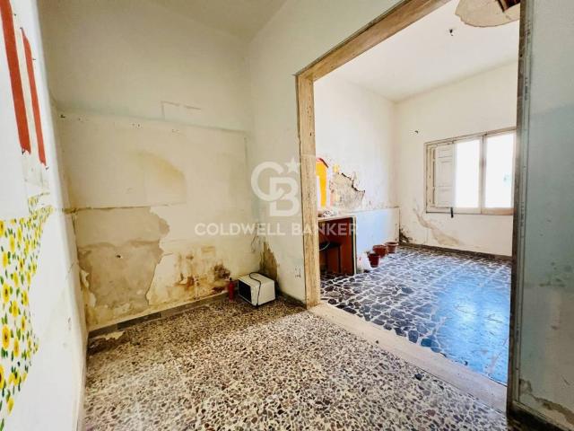 Vendesi casa indipendente a Vittoria via Ancona, 14