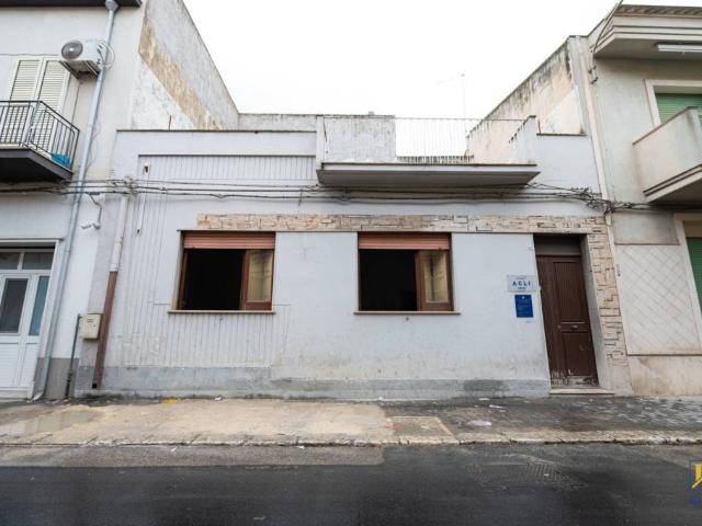 Vendesi casa indipendente a Vittoria via Vicenza, 106