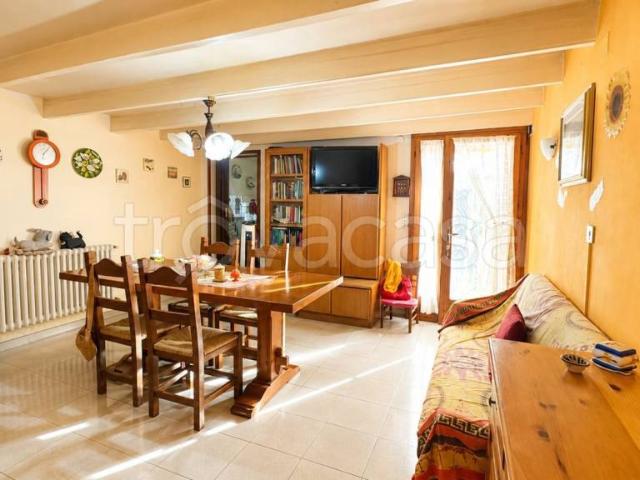 Vendesi casa indipendente a Villa Bartolomea