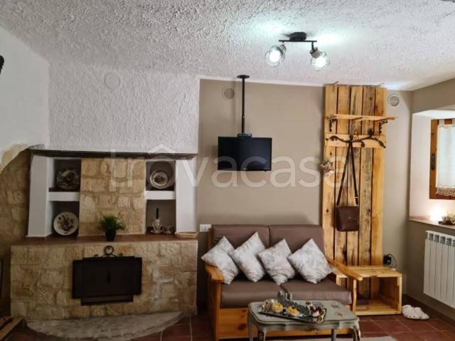 Vendesi casa indipendente a Villa Santa Lucia degli Abruzzi via dante Alighieri, 74