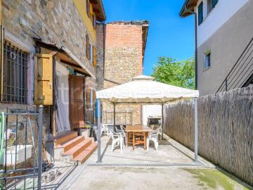 Vendesi casa indipendente a Villalunga, Casalgrande
