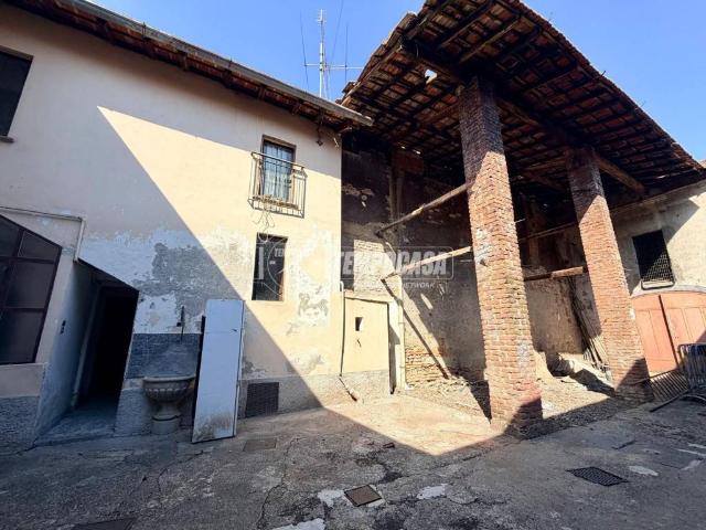 Vendesi casa indipendente a Villastanza, Parabiago