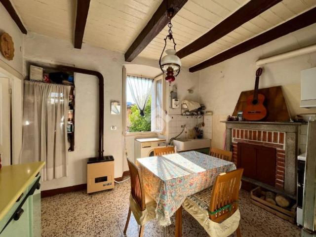 Vendesi casa indipendente ad Abbadia Lariana via Contrada Gaddi, 1, Crebbio