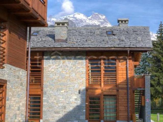 Vendesi casa indipendente ad Alagna Valsesia via Pietre Gemelle