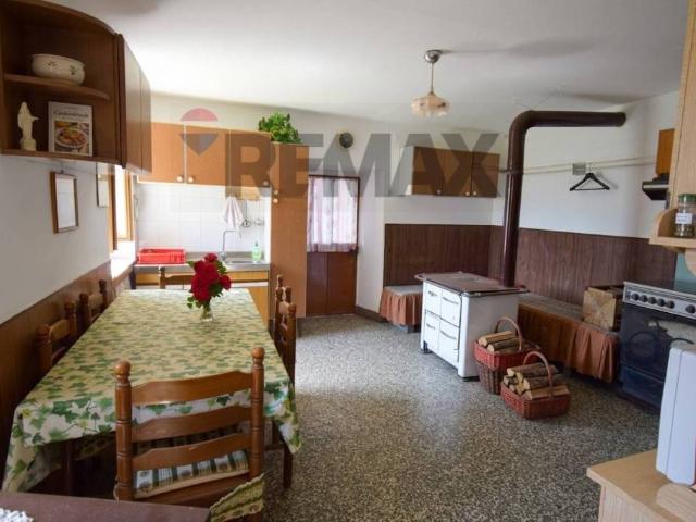 Vendesi casa indipendente ad Albareto strada boschetto, 75