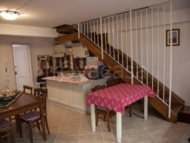 Vendesi casa indipendente ad Alfedena via Casili, 92