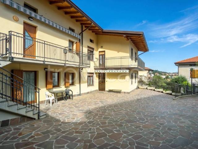 Vendesi casa indipendente ad Almenno San Salvatore via Cimaer, 31