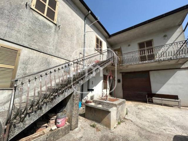 Vendesi casa indipendente ad Artena via Valle Pera