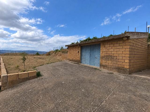 Vendesi casa indipendente ad Assoro