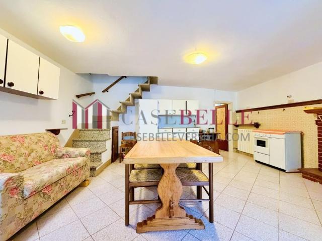 Vendesi casa semindipendente a Camaiore, Casoli