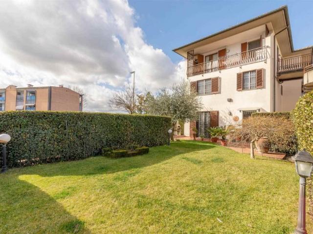 Vendesi casa semindipendente a Campi Bisenzio via dei Confini, Capalle