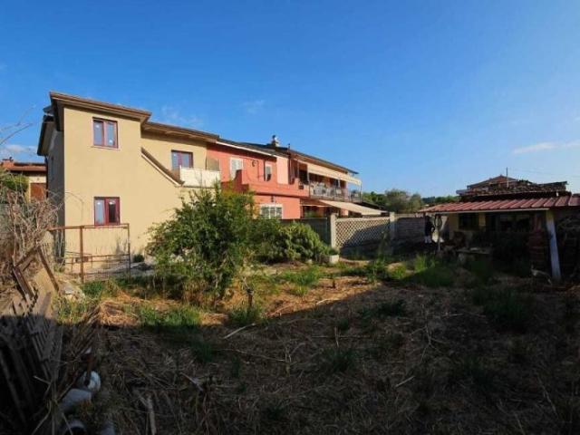 Vendesi casa semindipendente a Carrara