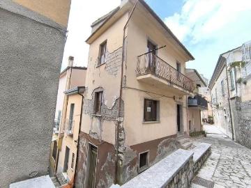 Vendesi casa semindipendente a Gesualdo via gelso 83040