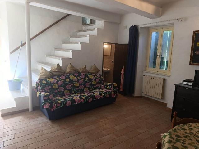 Vendesi casa semindipendente a San Severino Marche