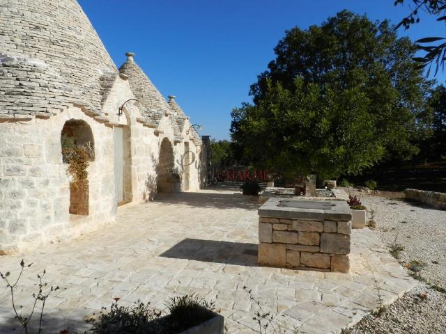 Vendesi complesso di trulli ristrutturati 150m² Castellana Grotte