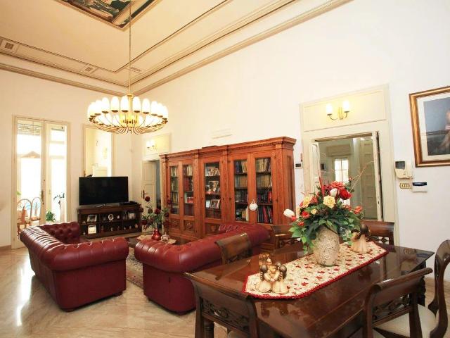 Vendesi complesso immobiliare in Via Tripoli ad Oria 565m² Oria