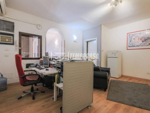 Vendesi stabile/palazzo a Valsamoggia via Samoggia 92