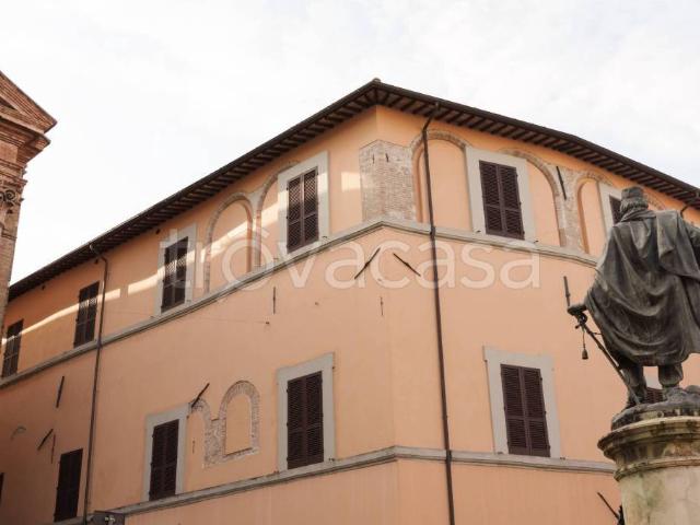Vendesi palazzo a Foligno via Garibaldi, 100