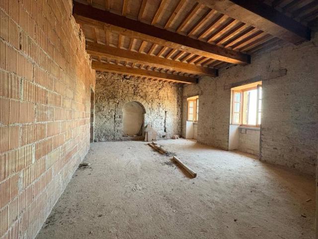 Vendesi palazzo a Gubbio via Baldassini, 44