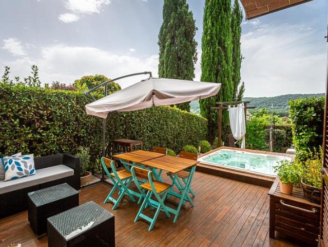 Vendesi porzione di casolare a soli 15 minuti dal mare 197m² Riparbella