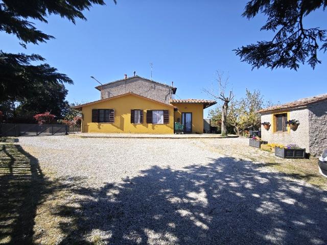 Vendesi porzione di casolare divisa in 2 appartamenti con te. 205m² Volterra