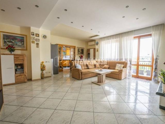 Vendesi quadrilocale a Morrovalle, Trodica