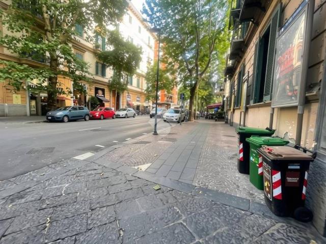 Vendesi quadrilocale a Napoli via luca giordano, 25, Vomero